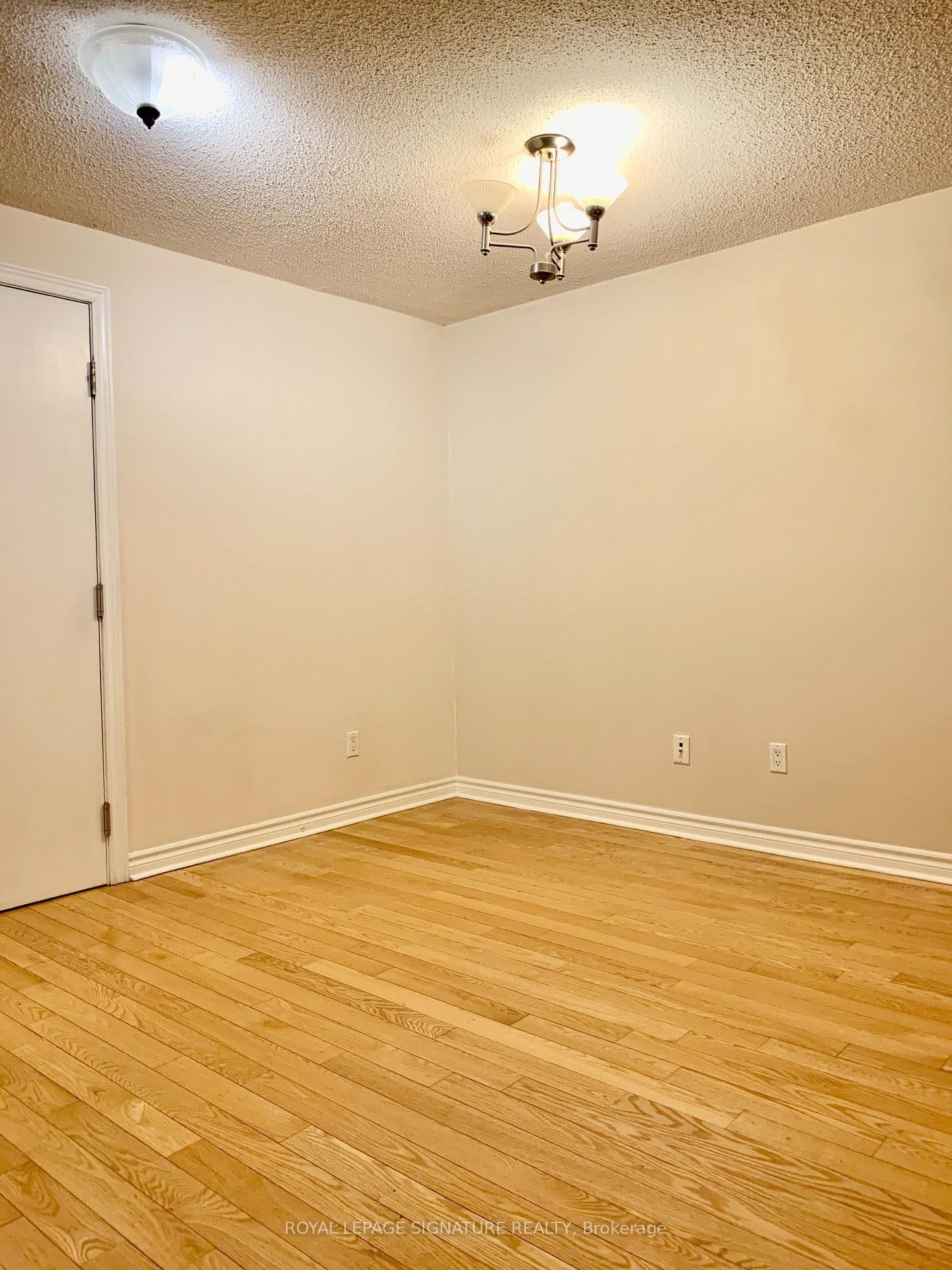 270 Wellington Street W, Unit 313 thumbnail 5