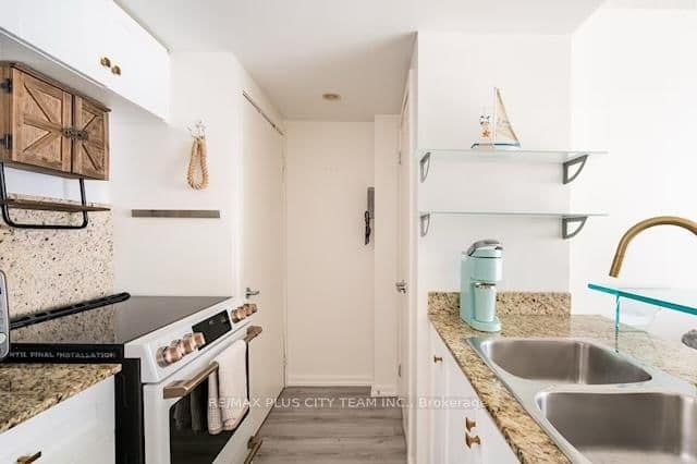 208 Queens Quay W, Unit 1608 thumbnail 12