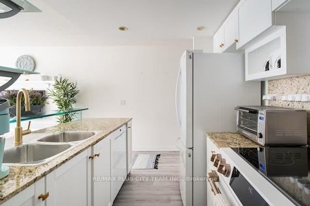 208 Queens Quay W, Unit 1608 thumbnail 3