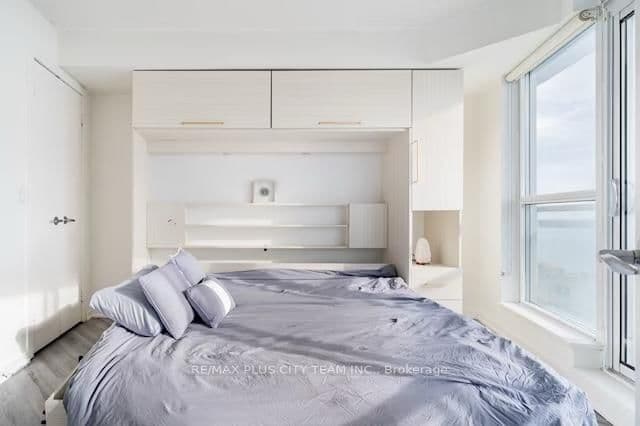 208 Queens Quay W, Unit 1608 thumbnail 5