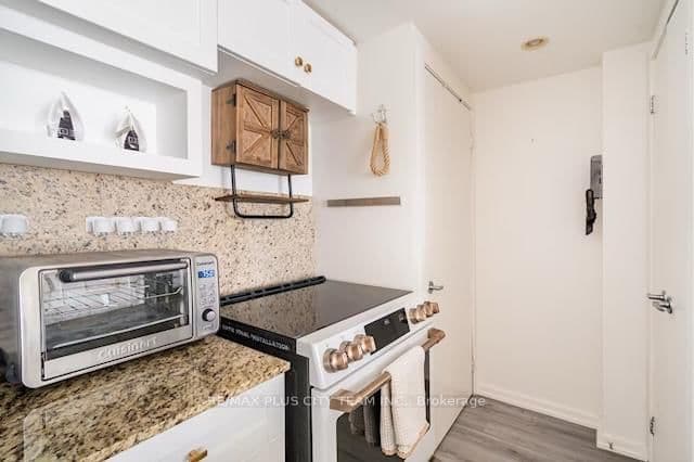 208 Queens Quay W, Unit 1608 thumbnail 8