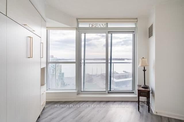 208 Queens Quay W, Unit 1608 thumbnail 9