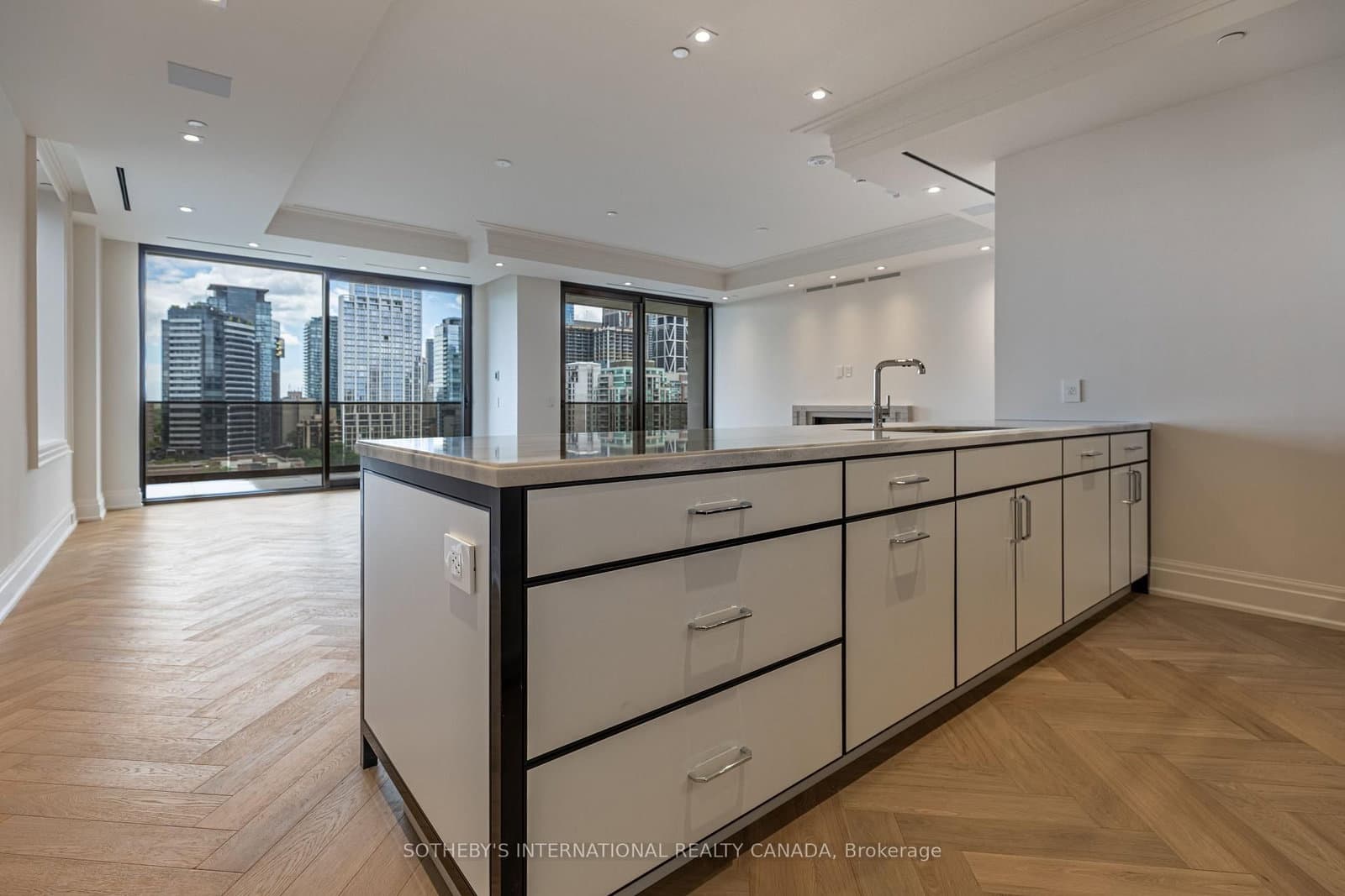 89 Avenue Road, Unit 1102 thumbnail 10