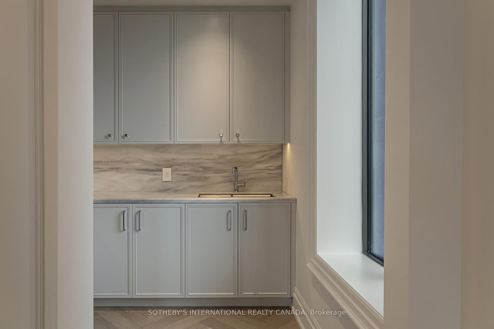 89 Avenue Road, Unit 1102 thumbnail 19