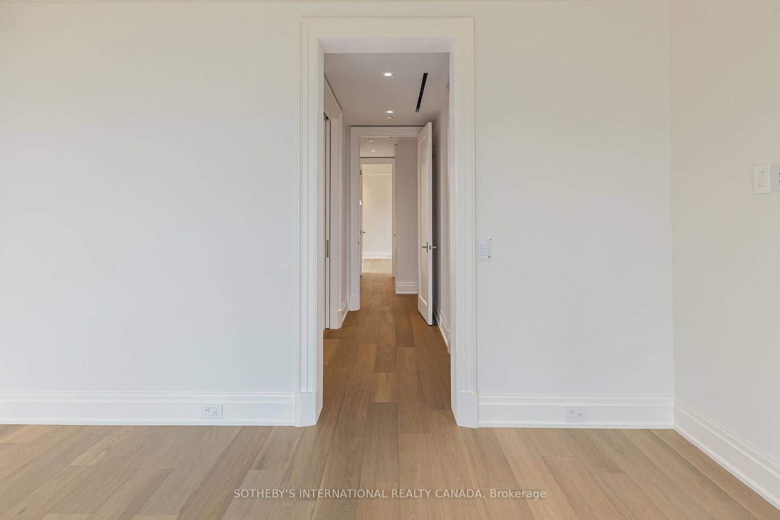 89 Avenue Road, Unit 1102 thumbnail 22