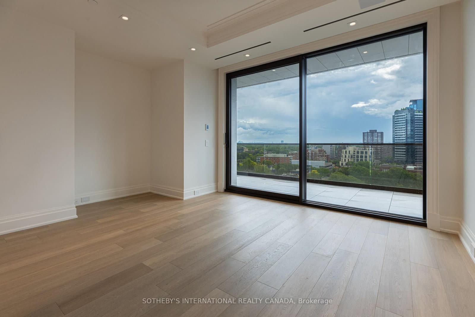 89 Avenue Road, Unit 1102 thumbnail 23