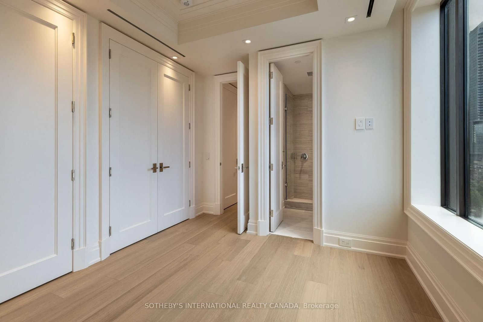89 Avenue Road, Unit 1102 thumbnail 29
