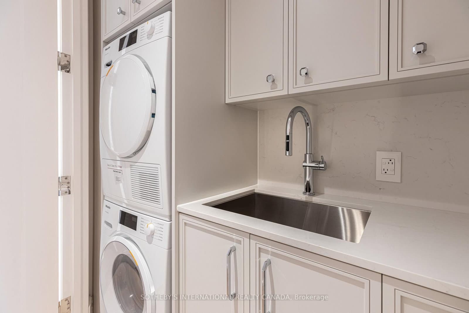 89 Avenue Road, Unit 1102 thumbnail 34