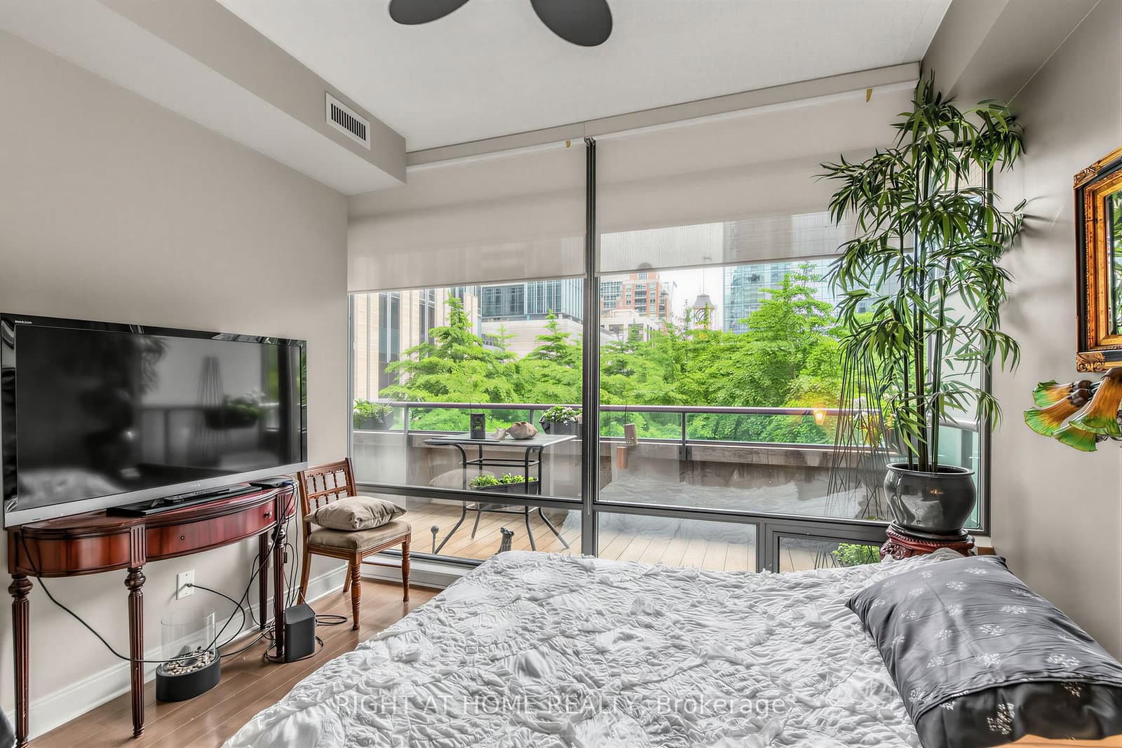 18 Yorkville Avenue, Unit 305 thumbnail 10