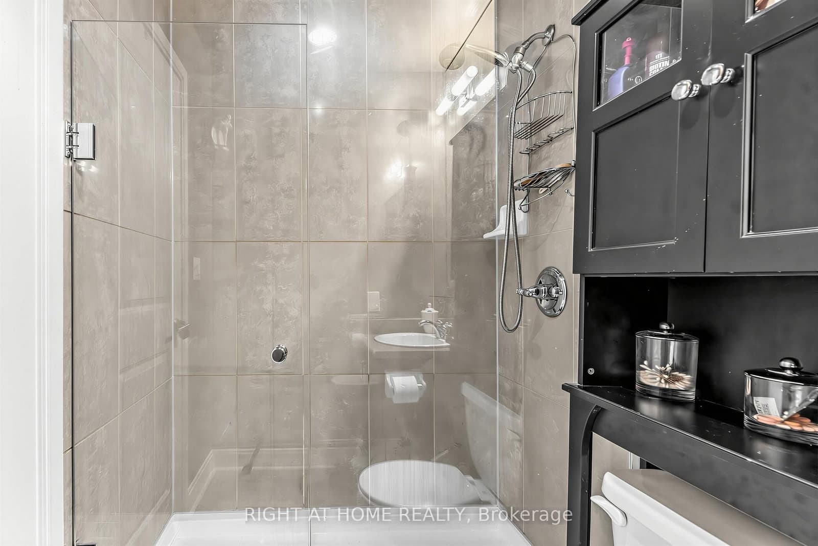 18 Yorkville Avenue, Unit 305 thumbnail 11