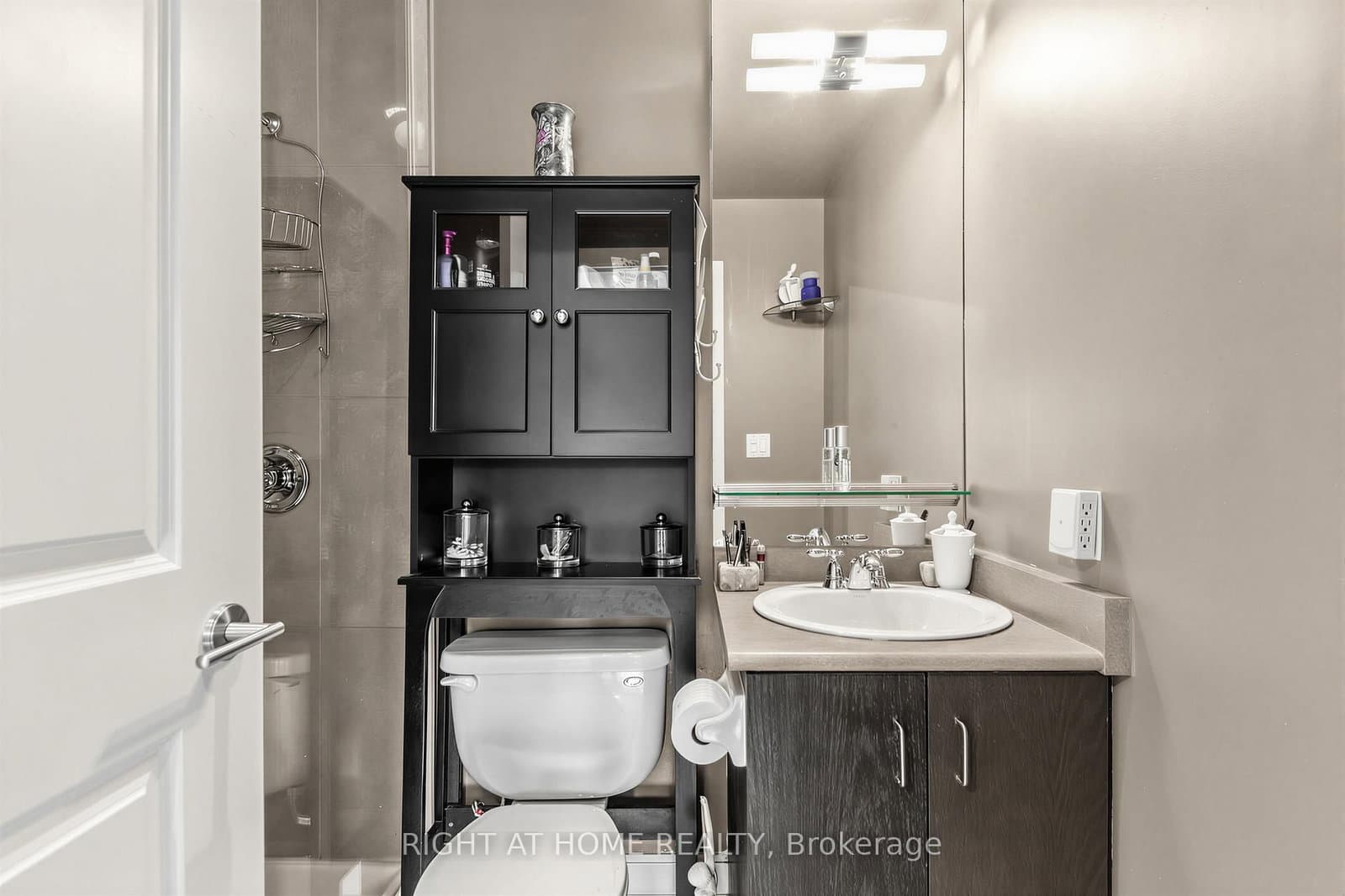 18 Yorkville Avenue, Unit 305 thumbnail 13