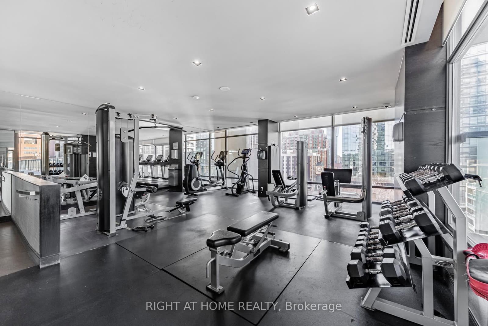 18 Yorkville Avenue, Unit 305 thumbnail 15