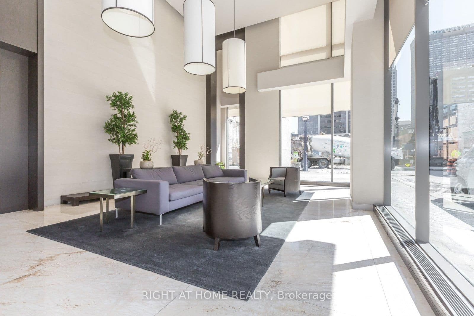 18 Yorkville Avenue, Unit 305 thumbnail 16