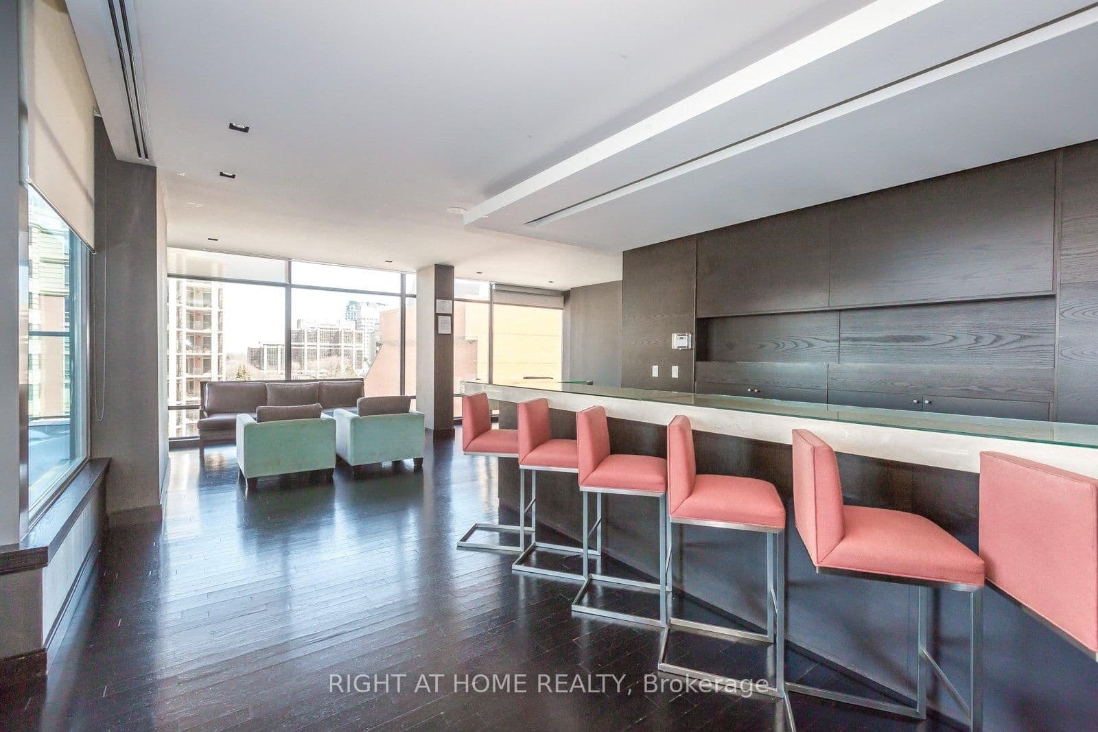 18 Yorkville Avenue, Unit 305 thumbnail 17