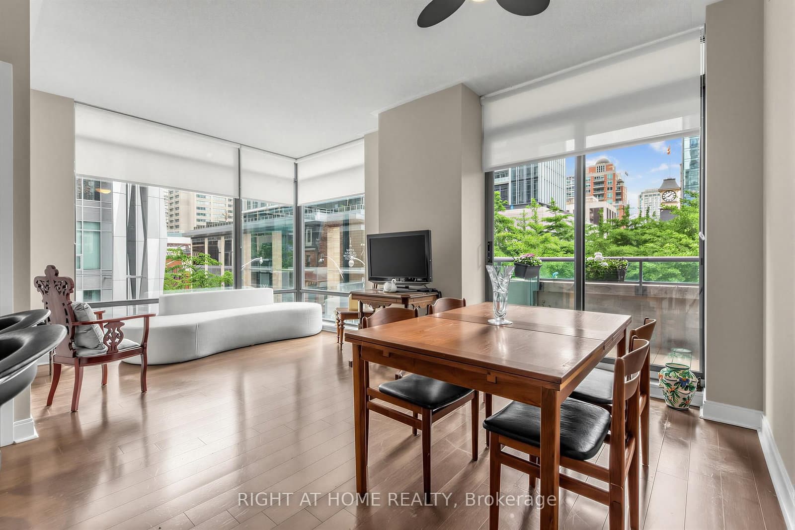 18 Yorkville Avenue, Unit 305 thumbnail 3