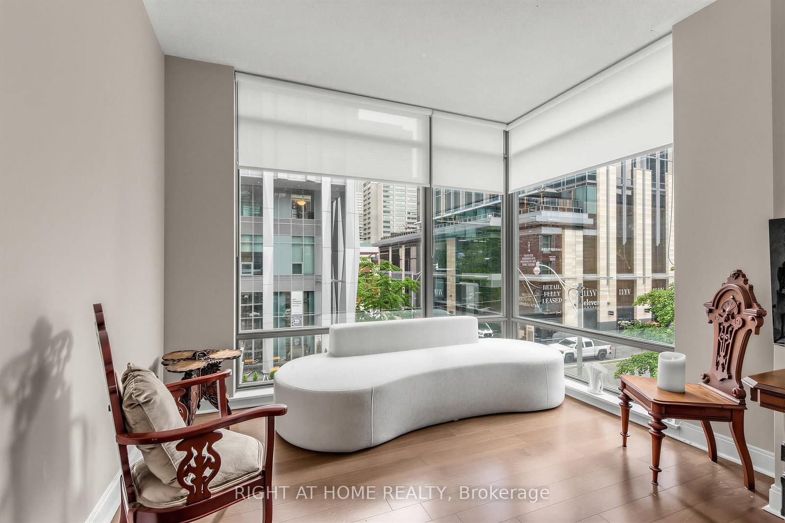 18 Yorkville Avenue, Unit 305 thumbnail 5