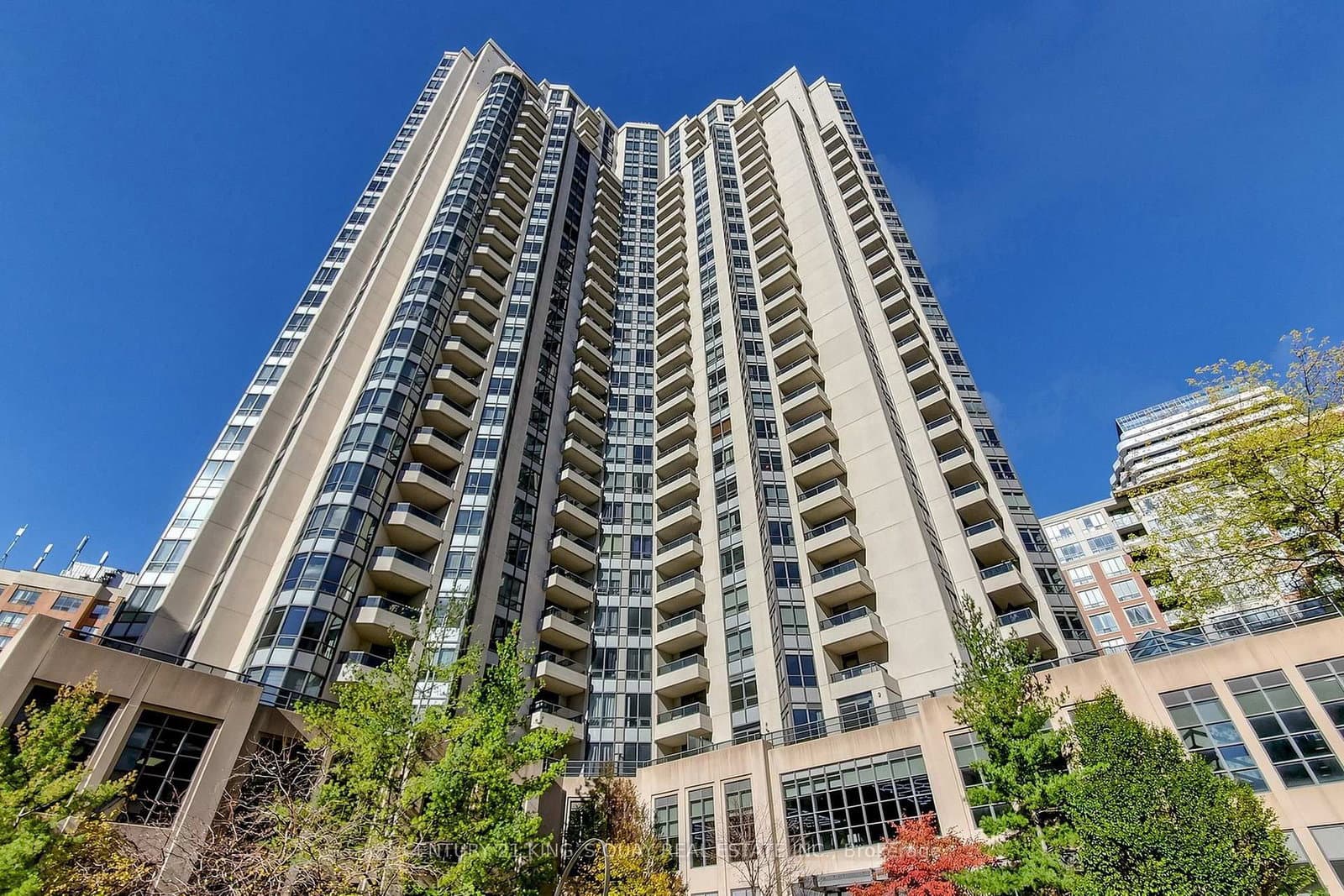 5168 Yonge Street, Unit LPH101 thumbnail 3