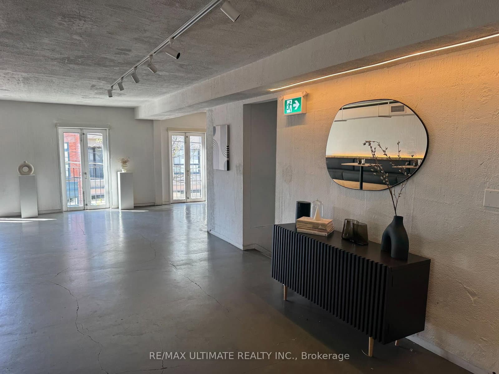 300 King Street E thumbnail 34