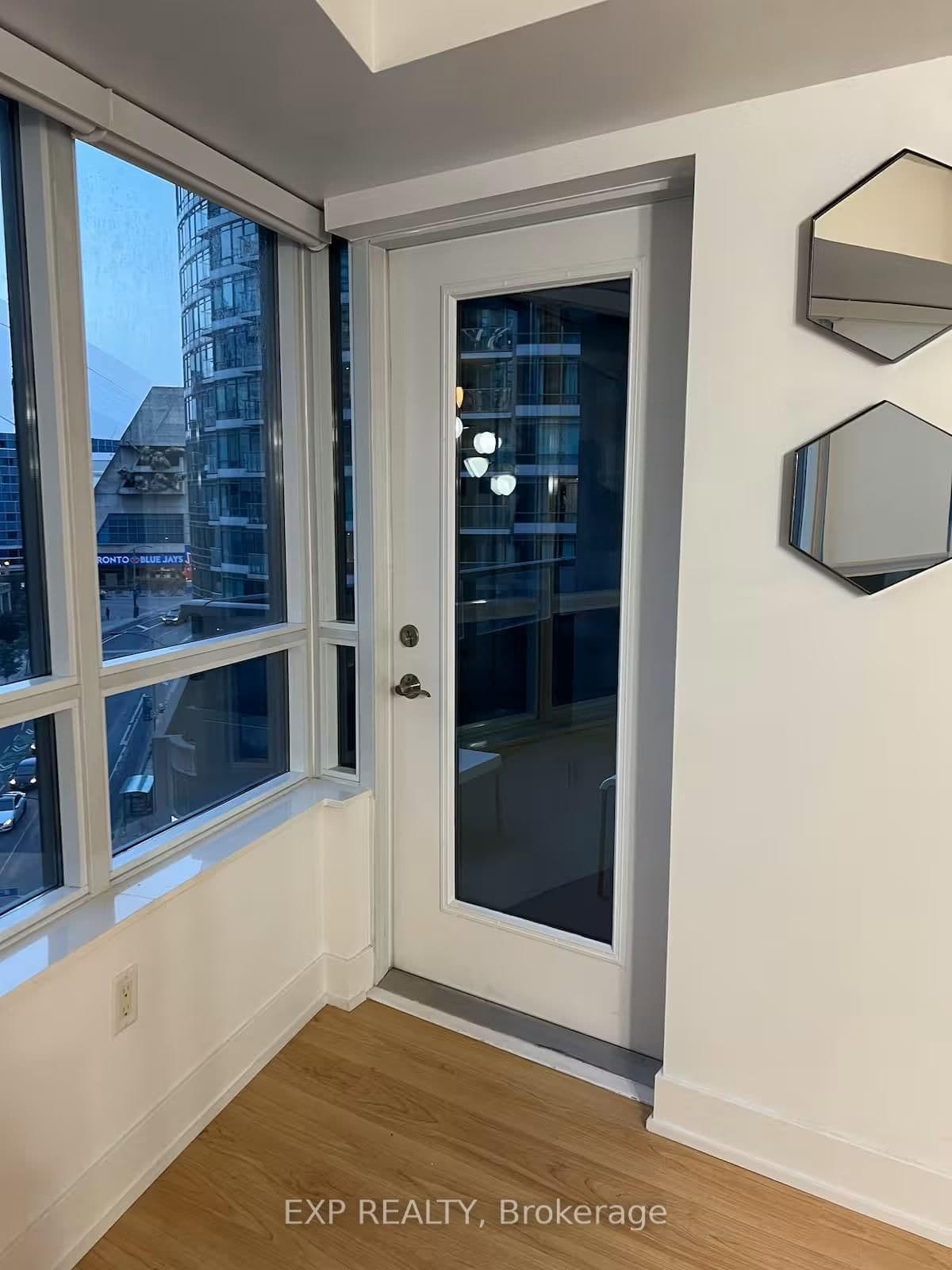 20 Blue Jays Way, Unit 814 thumbnail 10