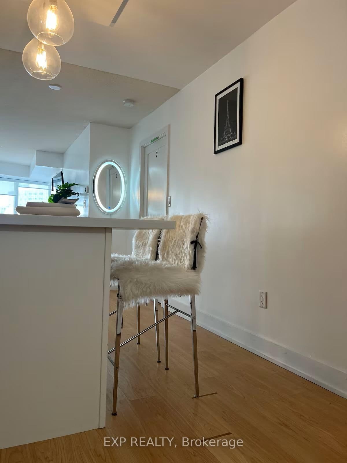 20 Blue Jays Way, Unit 814 thumbnail 12