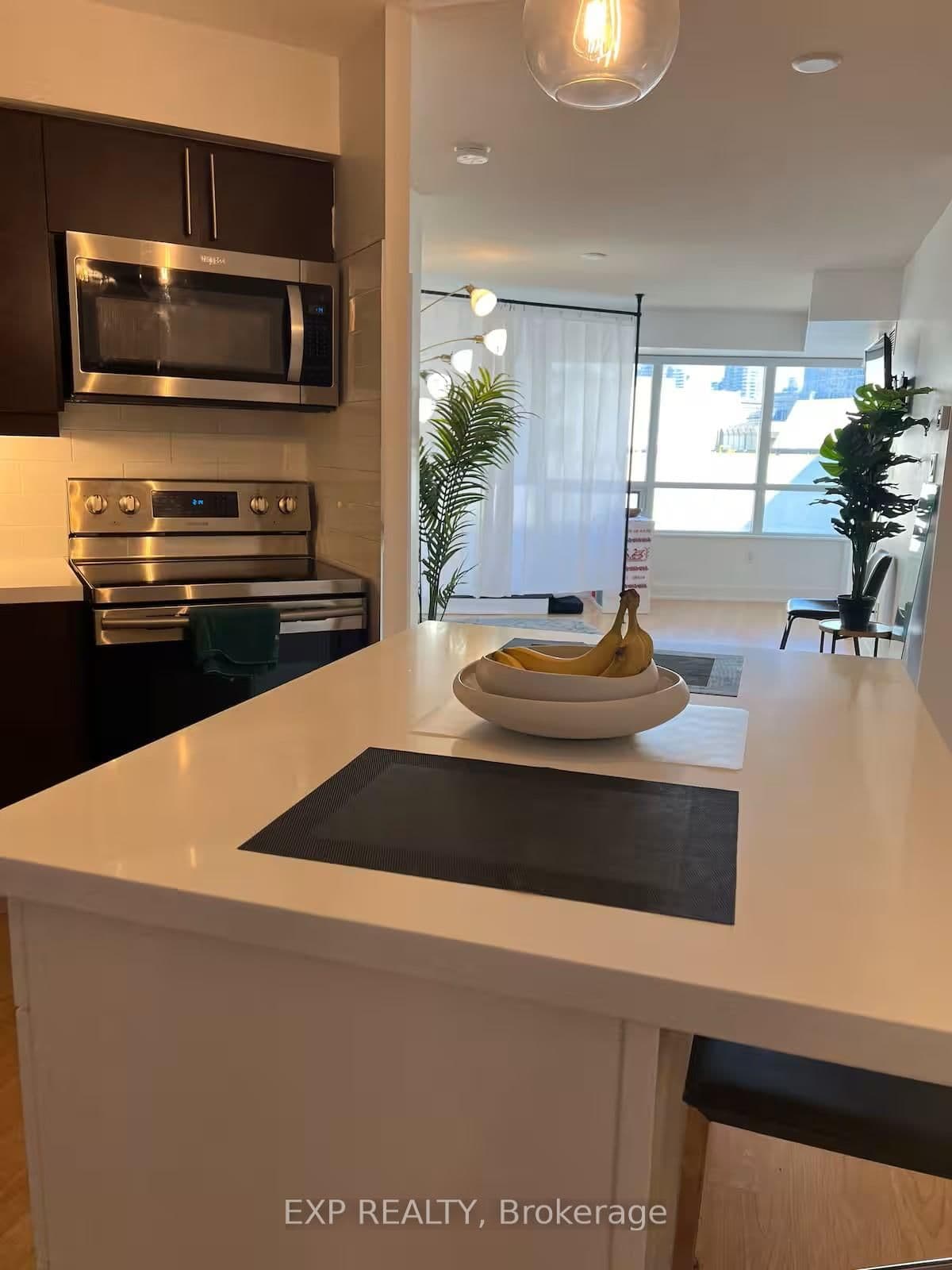 20 Blue Jays Way, Unit 814 thumbnail 14