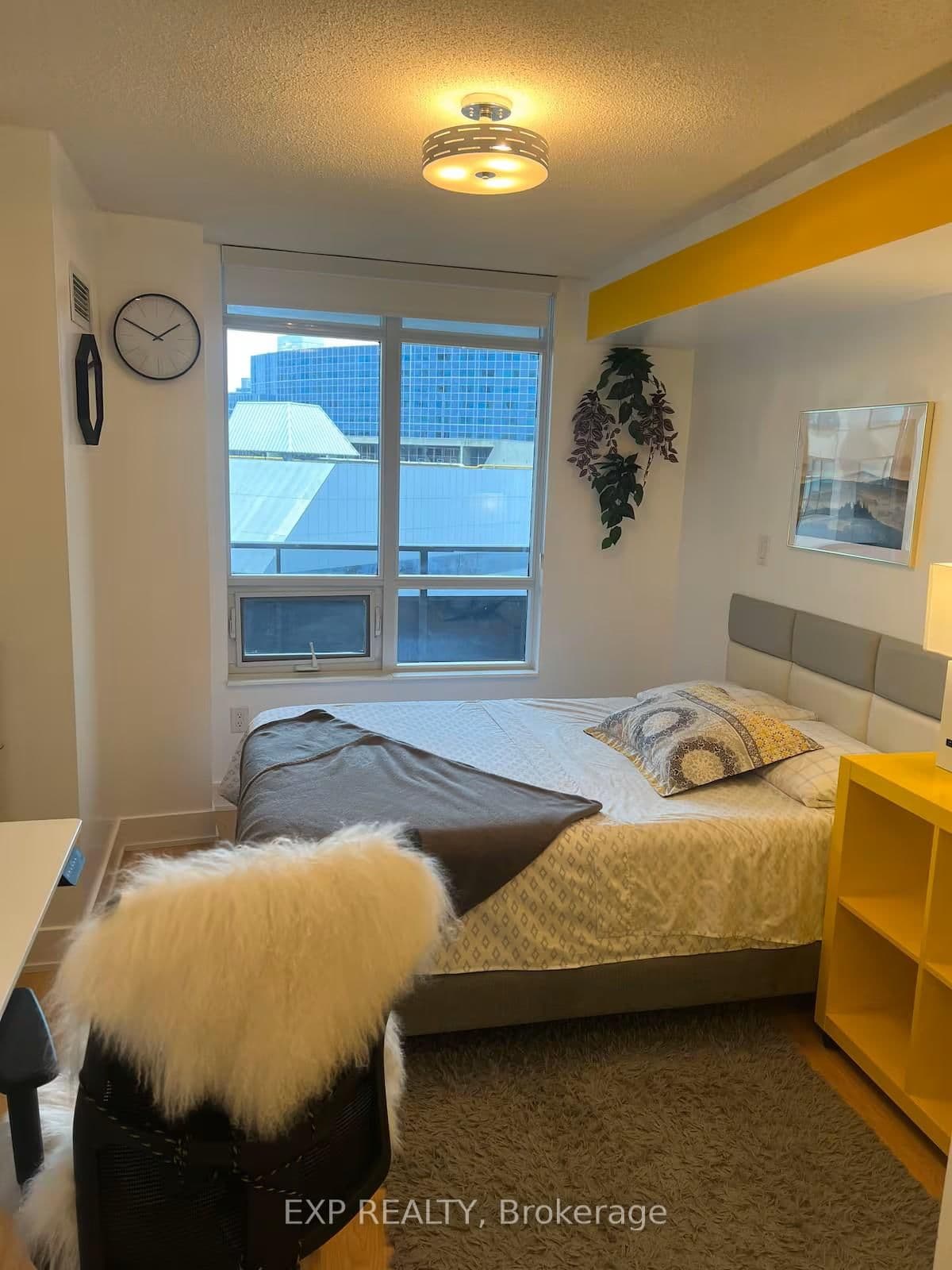 20 Blue Jays Way, Unit 814 thumbnail 15