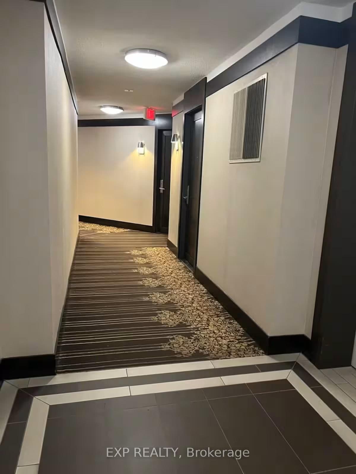 20 Blue Jays Way, Unit 814 thumbnail 16