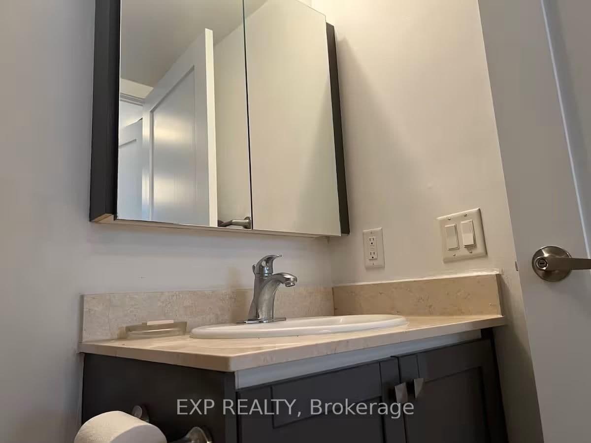 20 Blue Jays Way, Unit 814 thumbnail 17