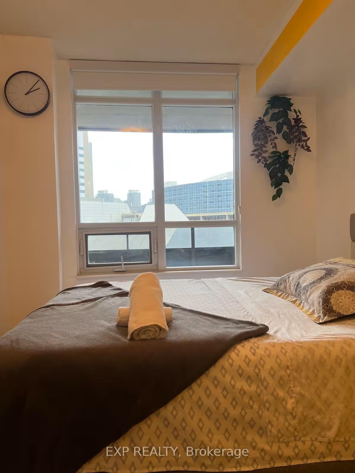 20 Blue Jays Way, Unit 814 thumbnail 9