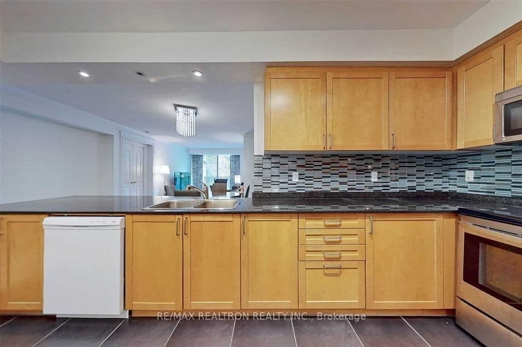 18 William Carson Crescent, Unit 211 thumbnail 10