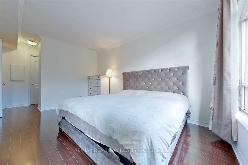 18 William Carson Crescent, Unit 211 thumbnail 14