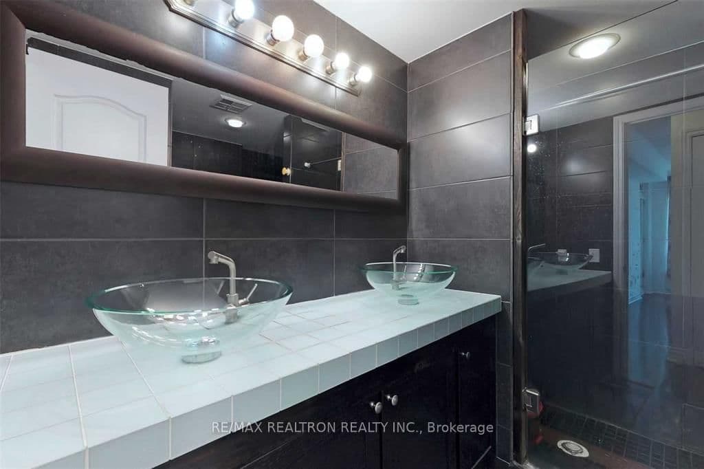 18 William Carson Crescent, Unit 211 thumbnail 16