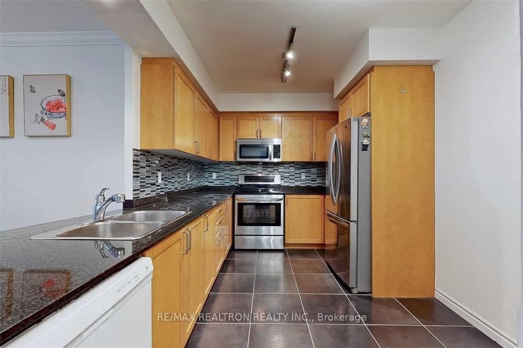18 William Carson Crescent, Unit 211 thumbnail 8