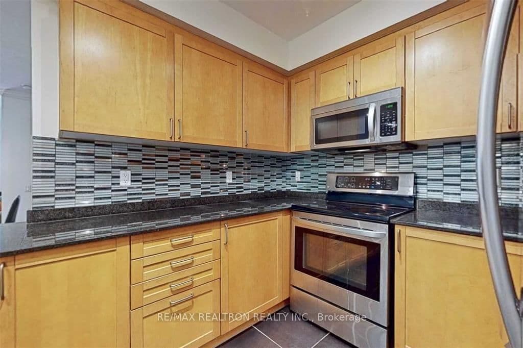 18 William Carson Crescent, Unit 211 thumbnail 9
