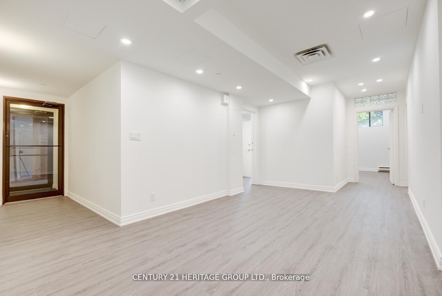 2900 Yonge Street, Unit 101 thumbnail 12