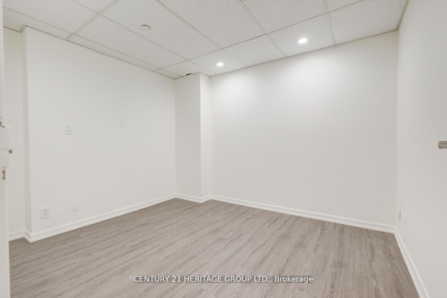 2900 Yonge Street, Unit 101 thumbnail 15