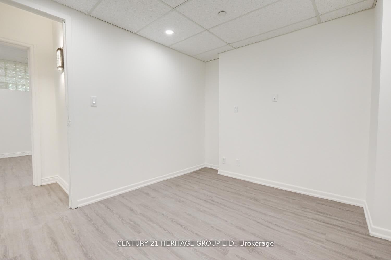 2900 Yonge Street, Unit 101 thumbnail 16