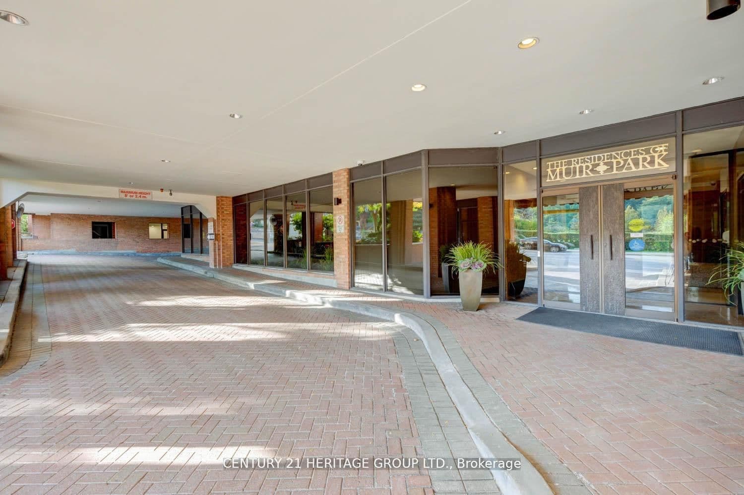 2900 Yonge Street, Unit 101 thumbnail 2