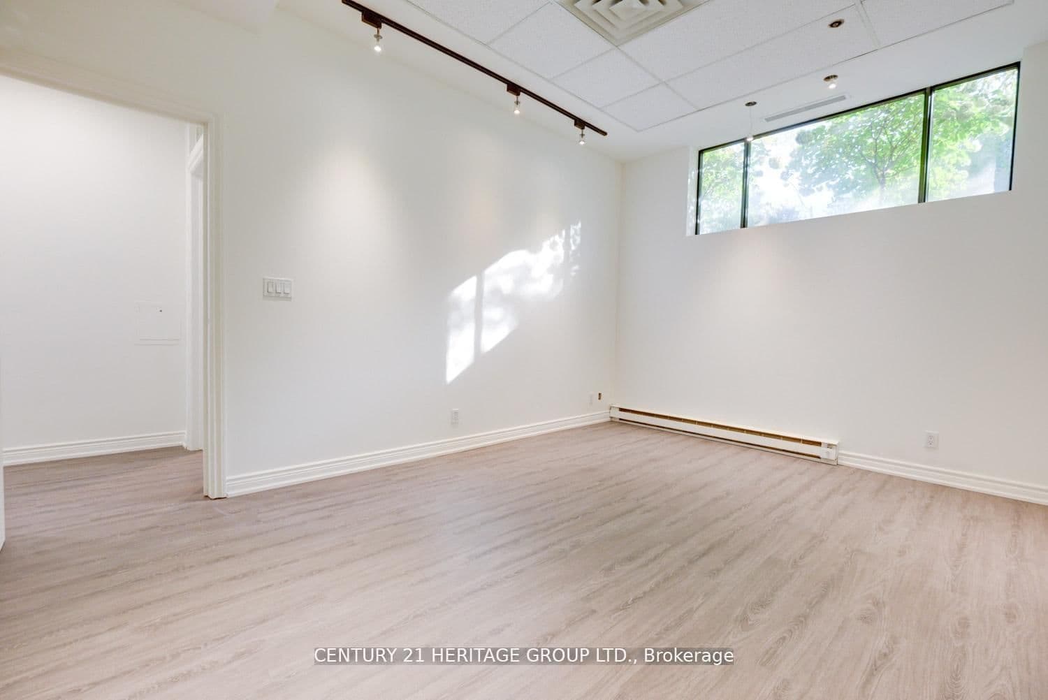 2900 Yonge Street, Unit 101 thumbnail 24