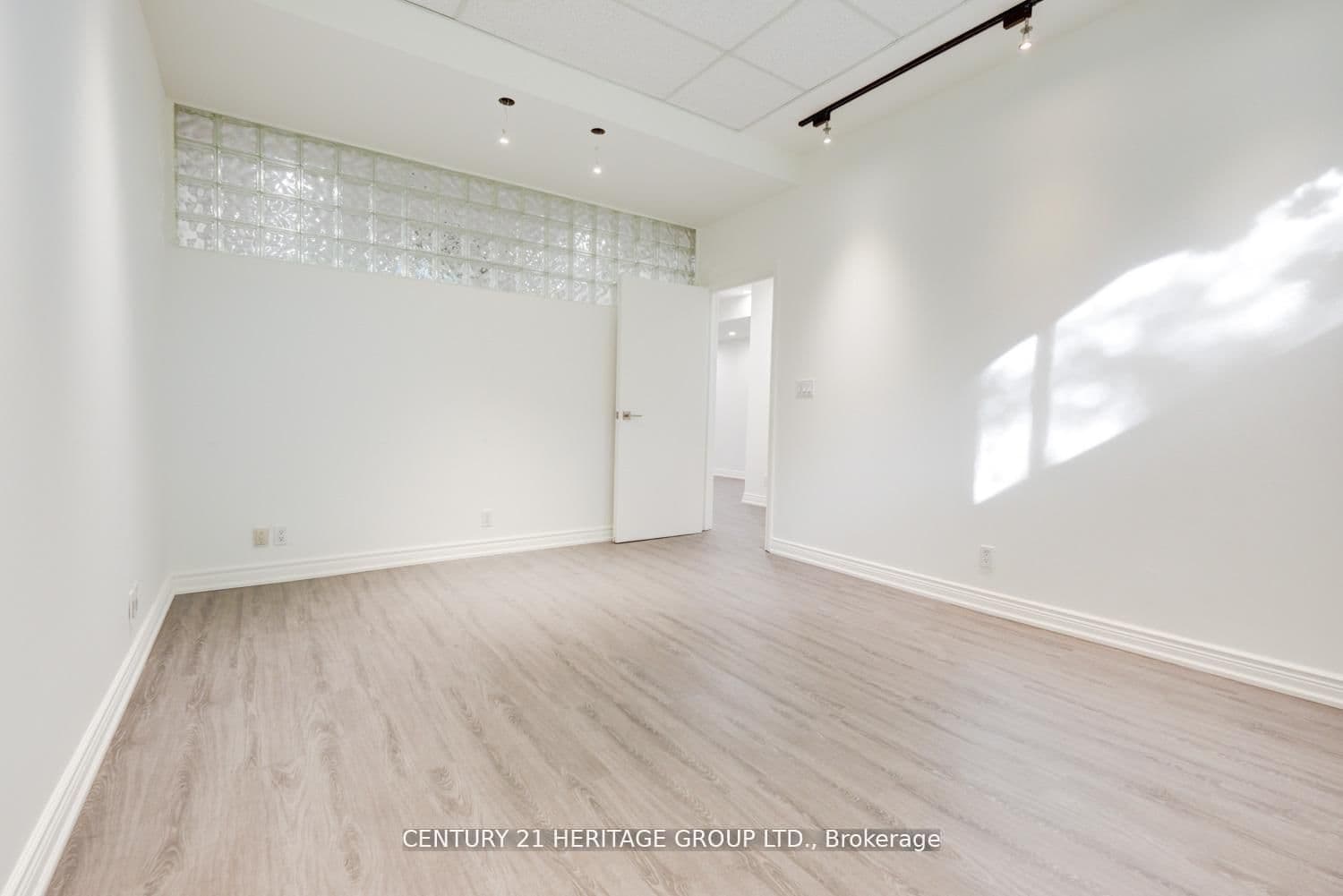 2900 Yonge Street, Unit 101 thumbnail 25