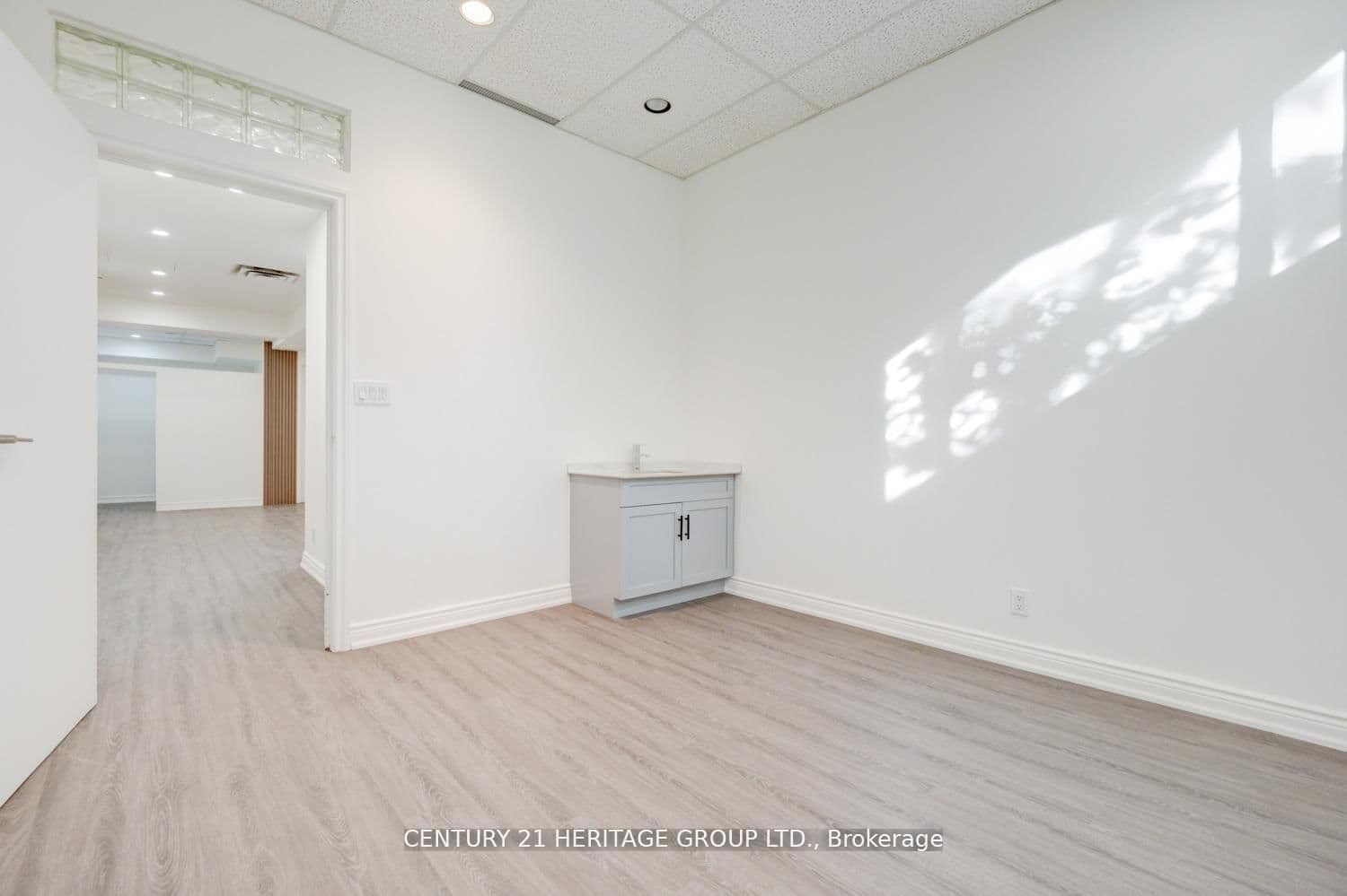 2900 Yonge Street, Unit 101 thumbnail 27