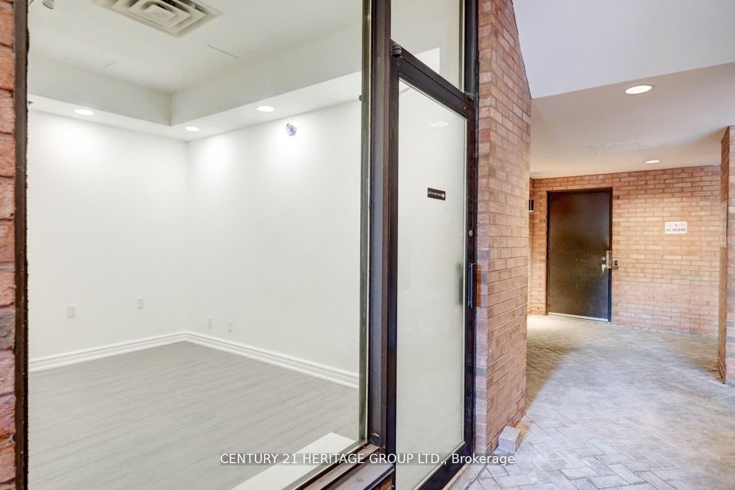 2900 Yonge Street, Unit 101 thumbnail 3