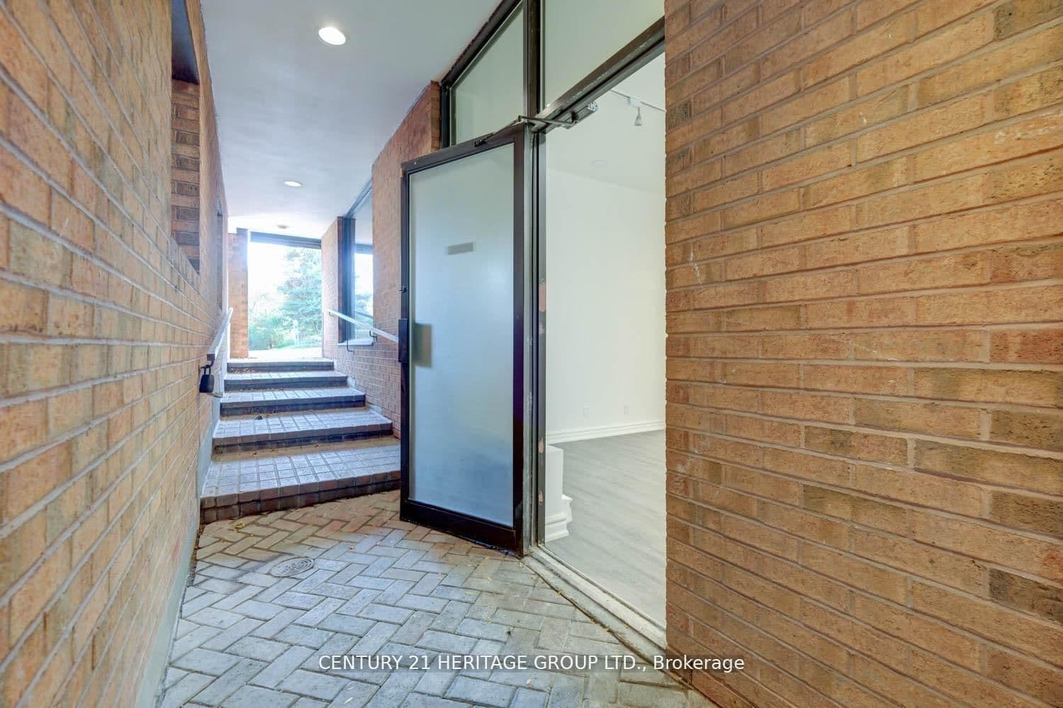 2900 Yonge Street, Unit 101 thumbnail 38
