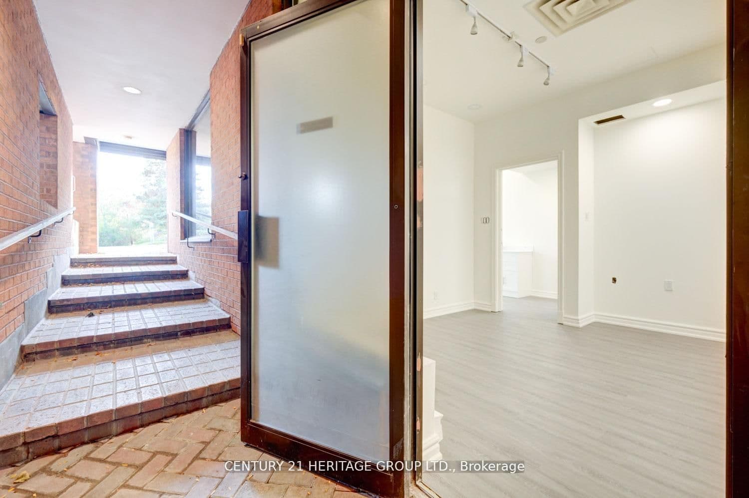 2900 Yonge Street, Unit 101 thumbnail 39