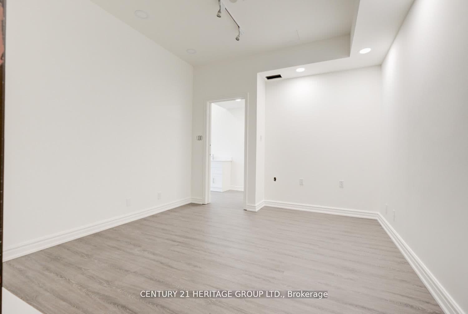 2900 Yonge Street, Unit 101 thumbnail 40