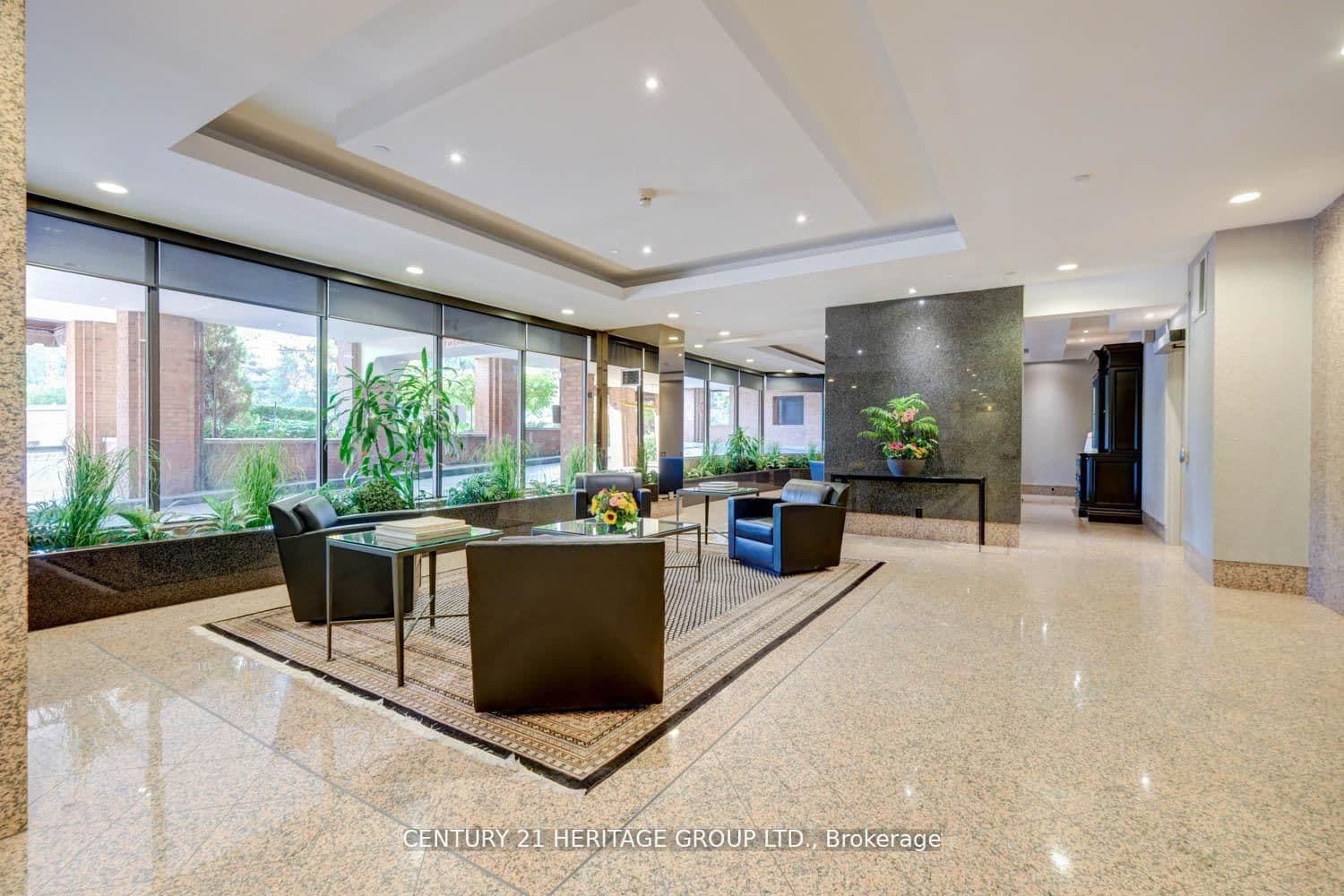 2900 Yonge Street, Unit 101 thumbnail 5