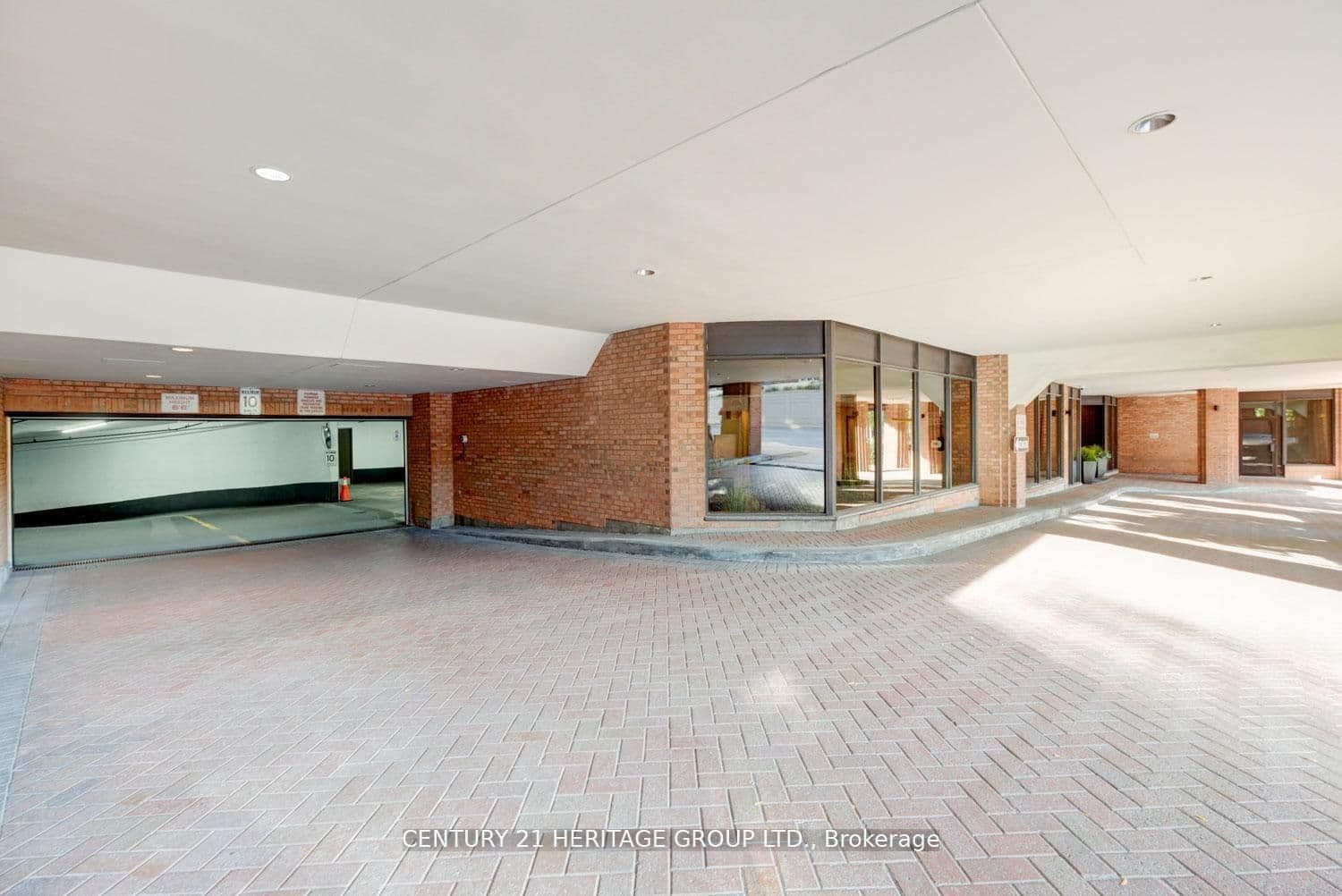 2900 Yonge Street, Unit 101 thumbnail 6