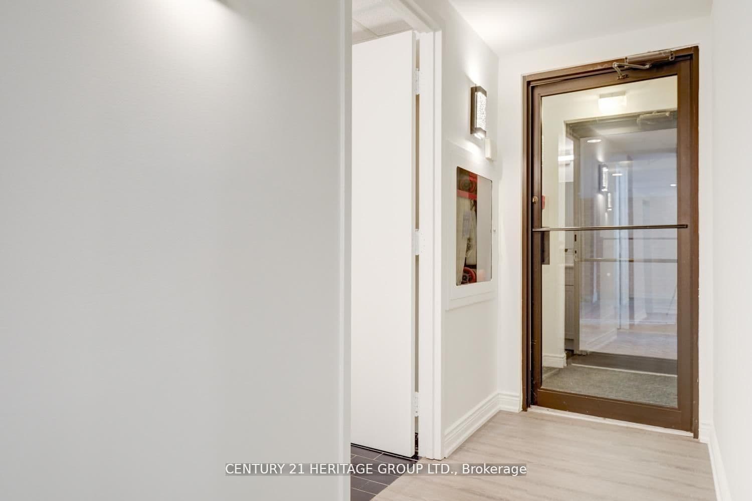 2900 Yonge Street, Unit 101 thumbnail 8