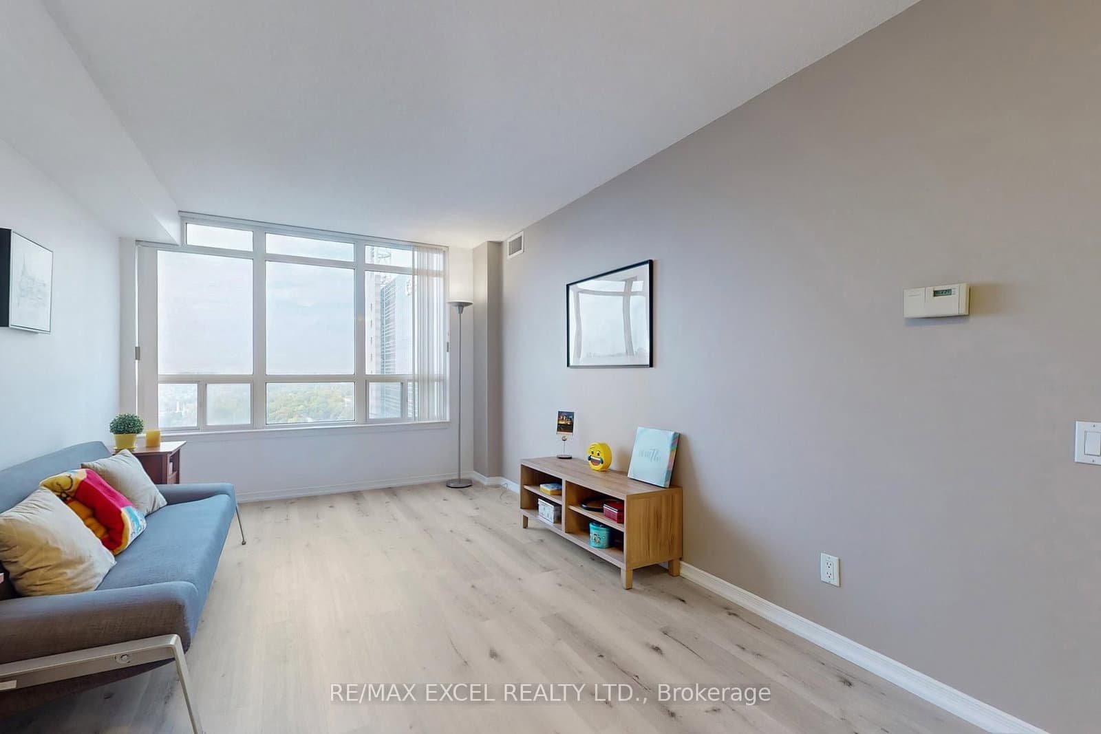 8 Hillcrest Avenue, Unit 2302 thumbnail 17