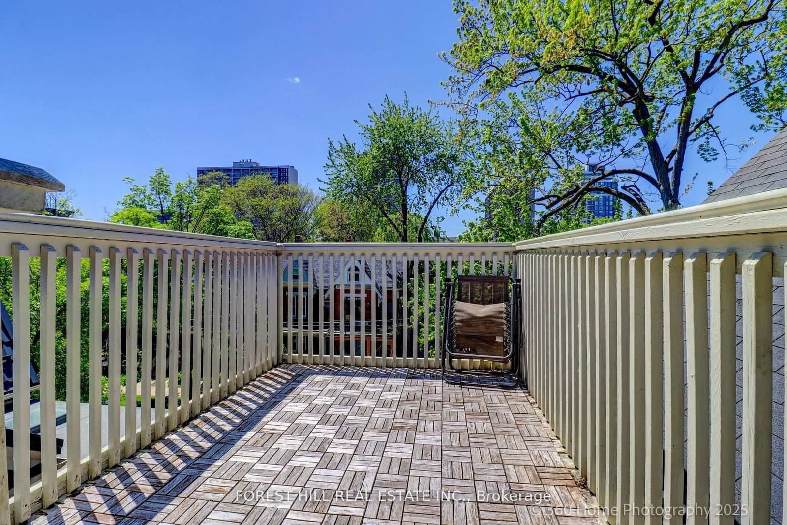 379 Huron Street thumbnail 23